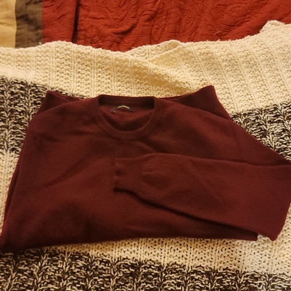 JosA. Bank Large Cashmere Crewneck - Picture 4 of 5